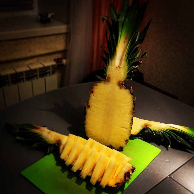 New way to cut pineapples by @askrutov