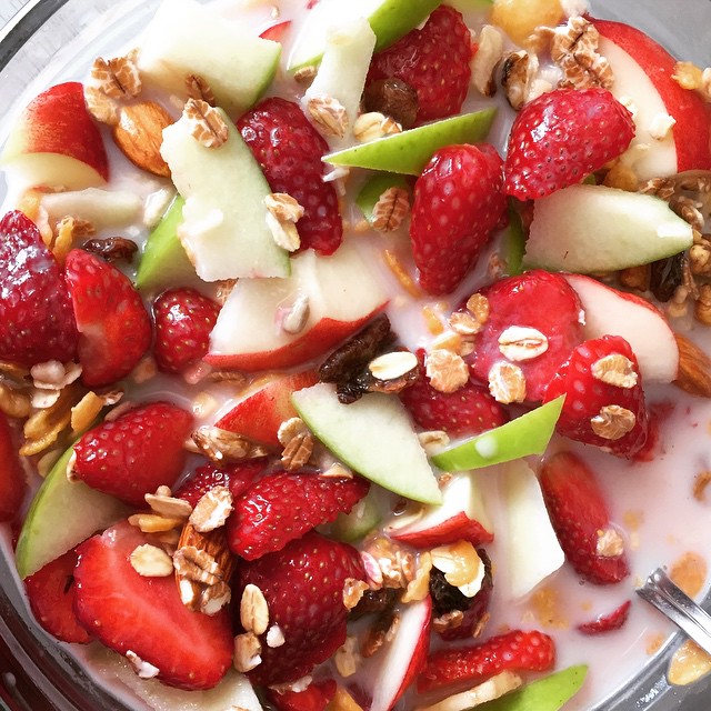Strawberries, apple, nectarine, almonds, walnuts, muesli and oat milk